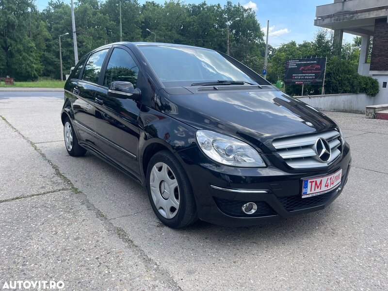 Mercedes-Benz B 180